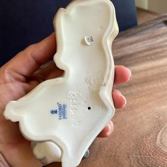 Lladro "Unlikely Friends" Figurine ~ Dog & Cat Napping ~ #6417 ~ Retired 2005 - Picture 4 of 5